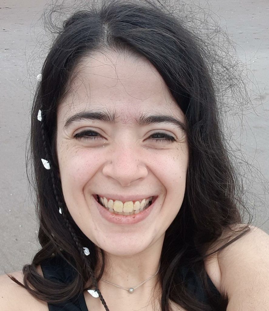 Jacqueline Dominguez. yo en la playa. Este año pude irme de vacaciones después de 9 años de no poder irme. obviamente con los cuidados pertinentes