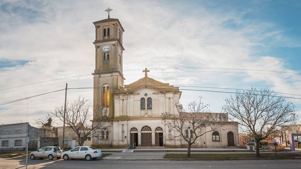 Imagen de la iglesia ubicada en la ciudad de Tapalqué