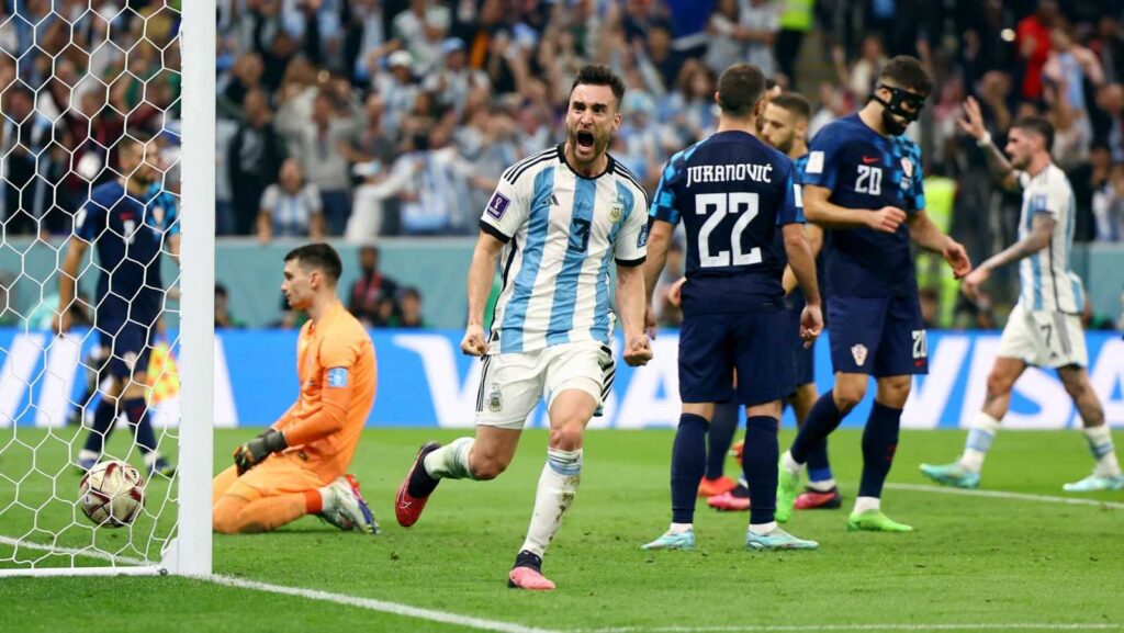 Festejo de Tagliafico en el gol de Julián Álvarez previo a jugar la final