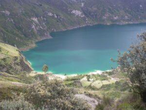 Laguna en el volcán de Quilotoa.