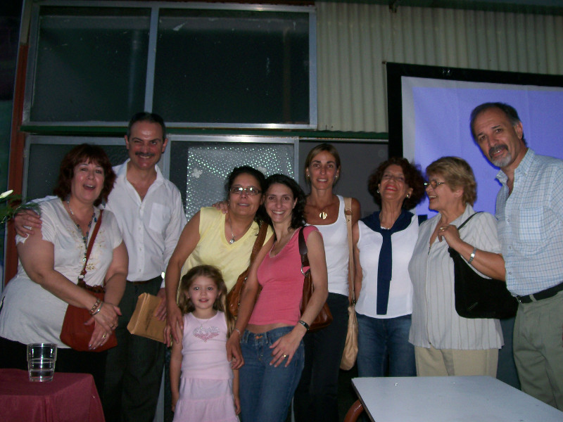 Alfredo con sus alumnos de marroquinería